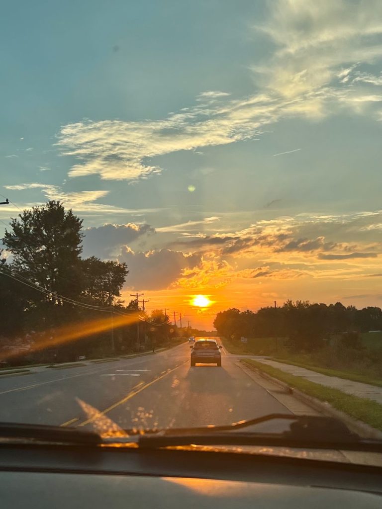 atardecer en carro